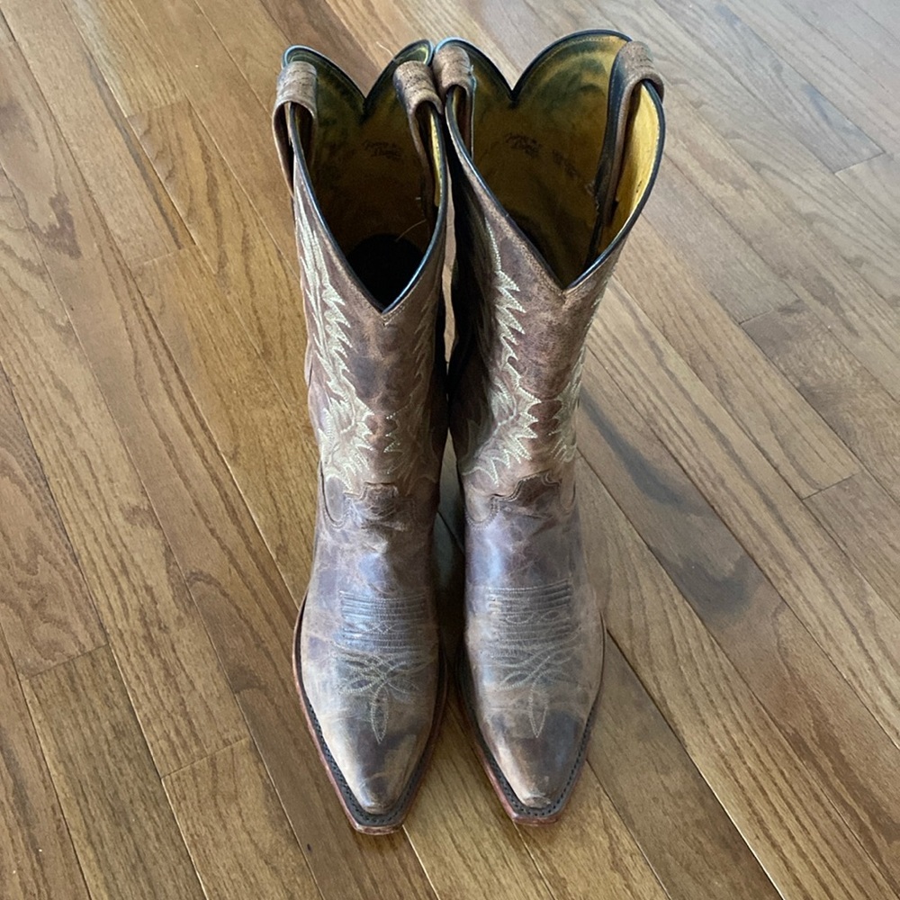 Tony Lama snip-toe boots size 9